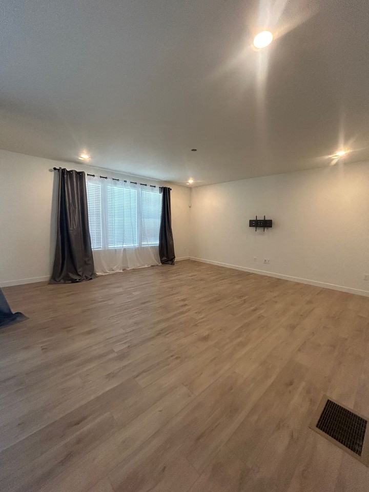8099 Mount Kataka St - Photo 6 of 44