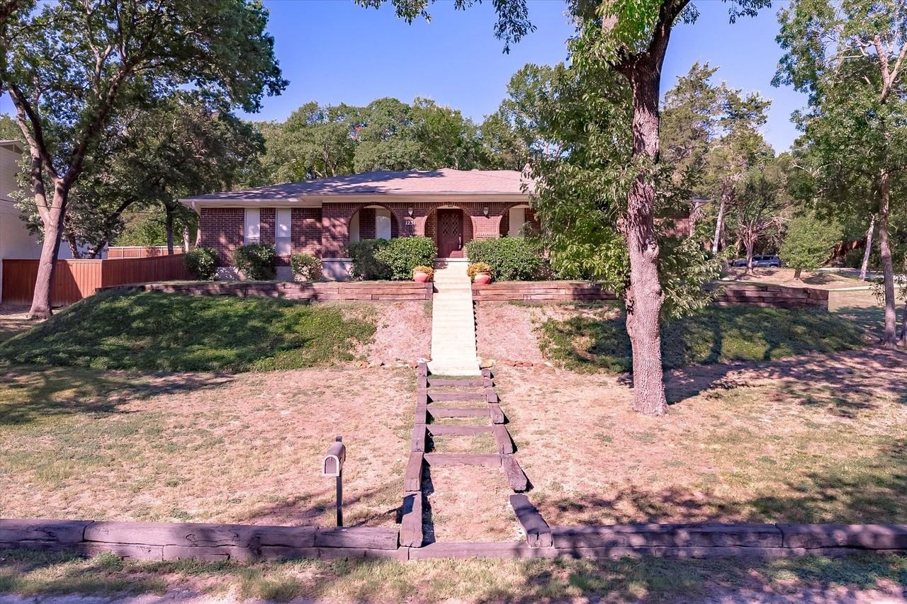 1231 Bow Creek Dr - Photo 2 of 34
