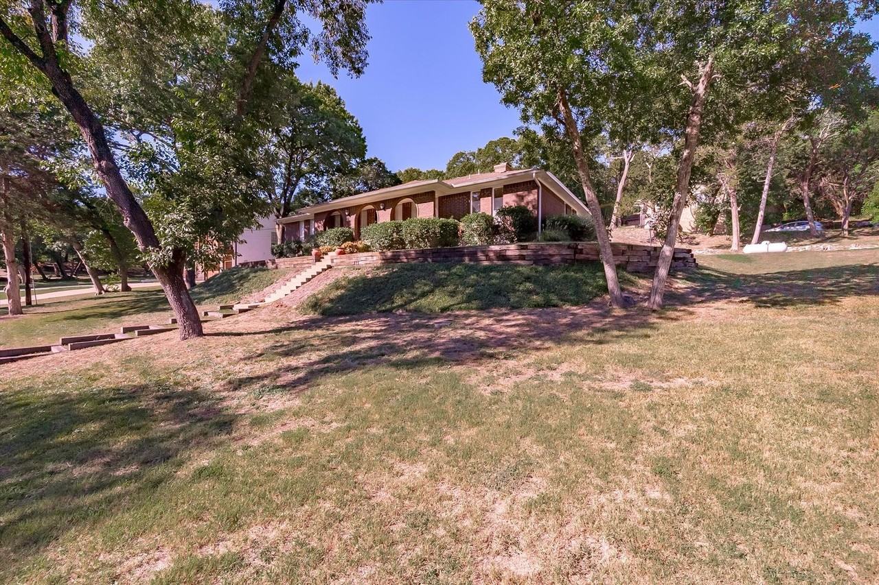 1231 Bow Creek Dr - Photo 3 of 34