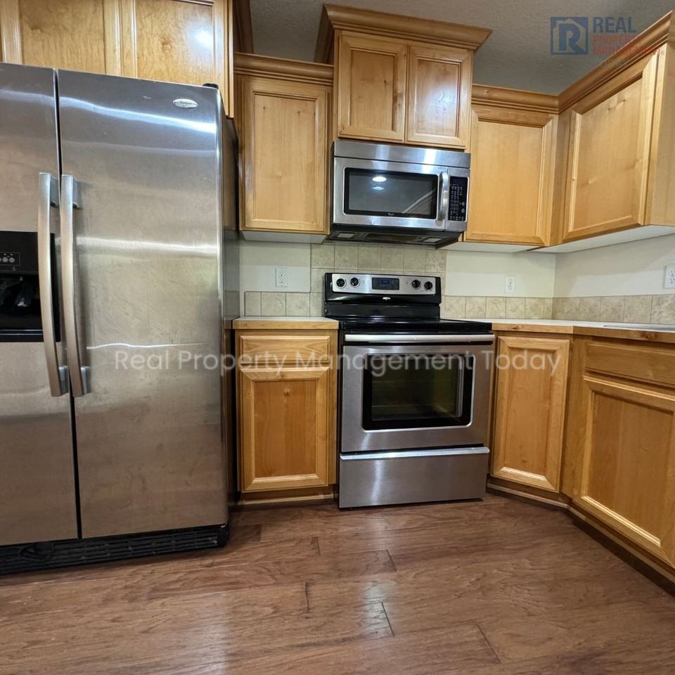 7316 Hayworth Ave Ne - Photo 6 of 23