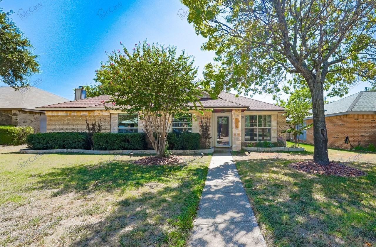 7136 Vinland St - Photo 2 of 24