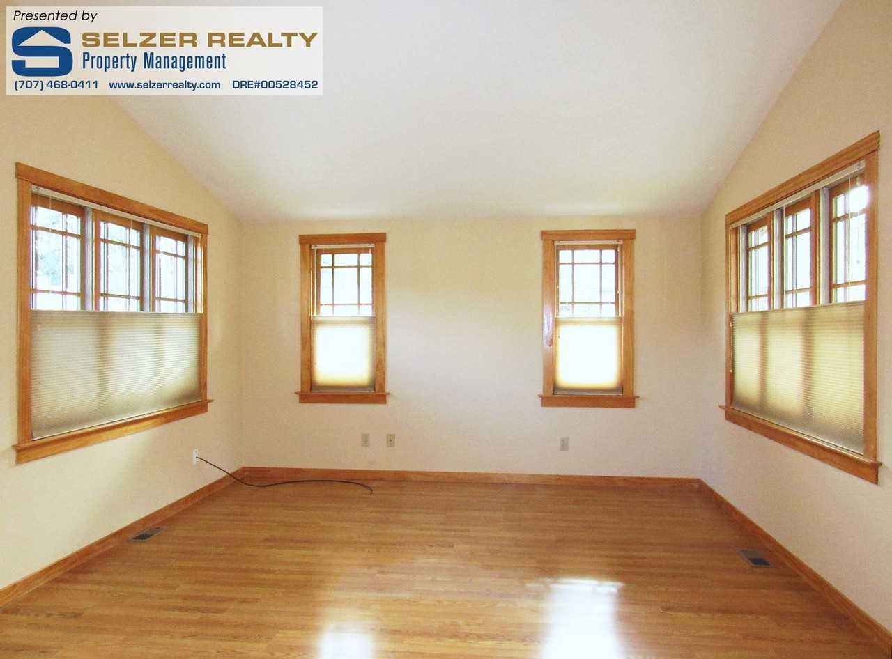 670 W Stephenson St - Photo 6 of 9
