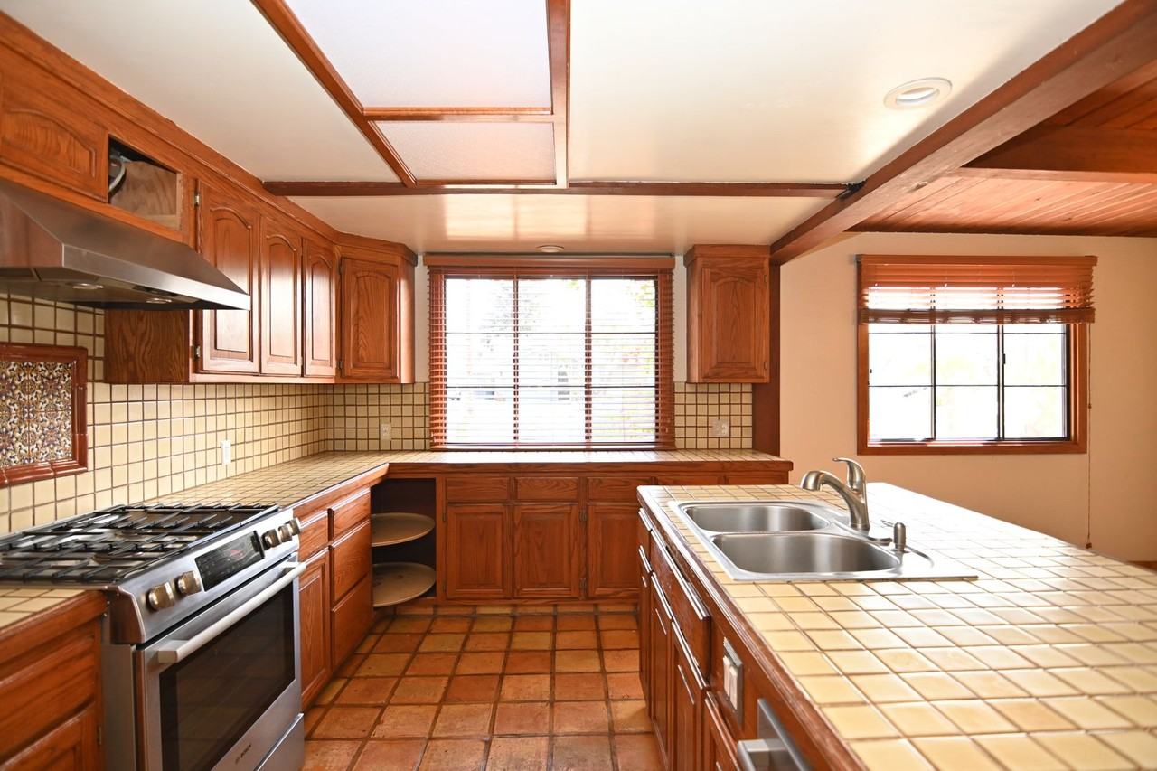 1351 Navarro Dr - Photo 3 of 29