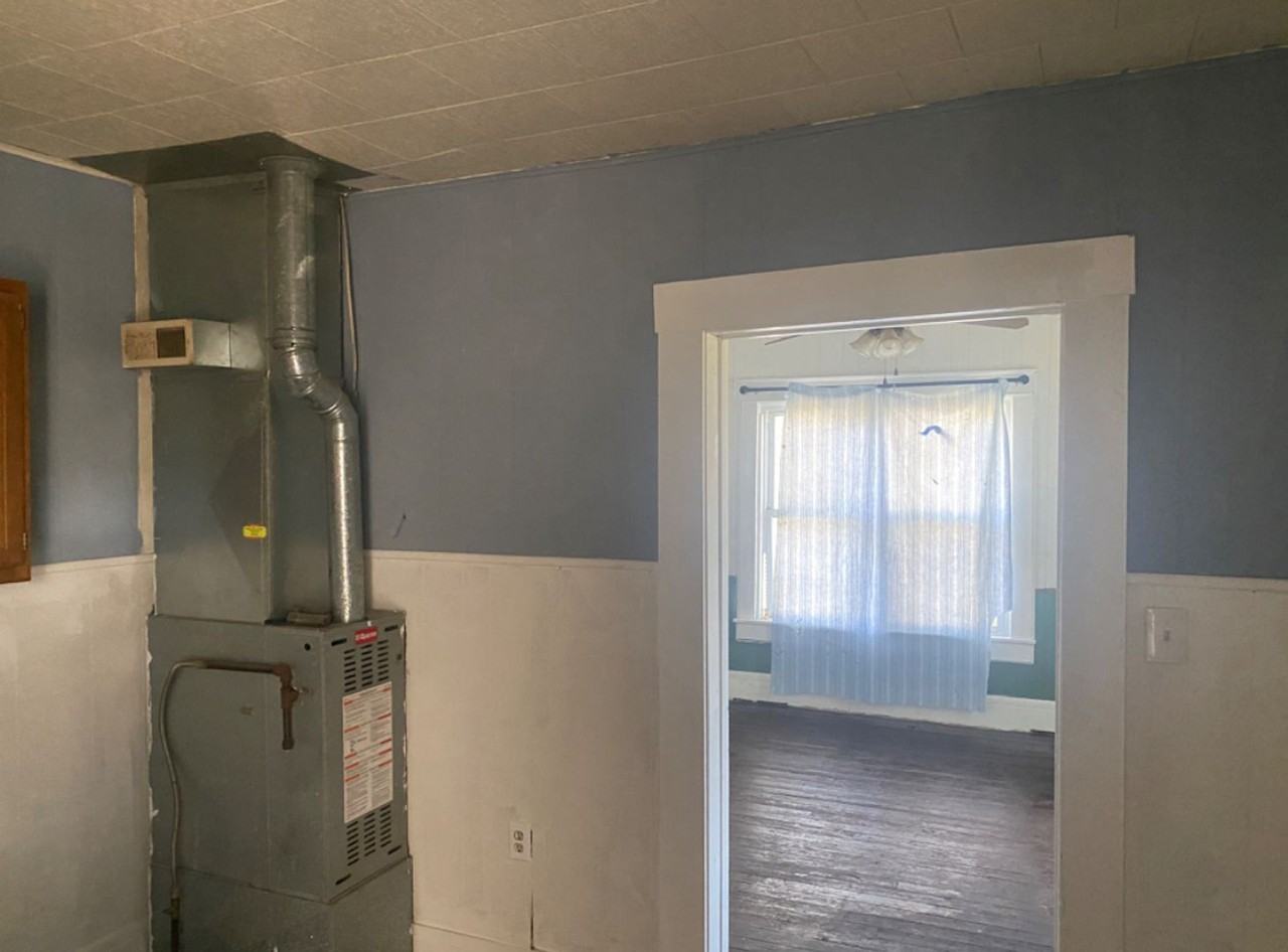 218 W 5th St - Photo 2 of 4