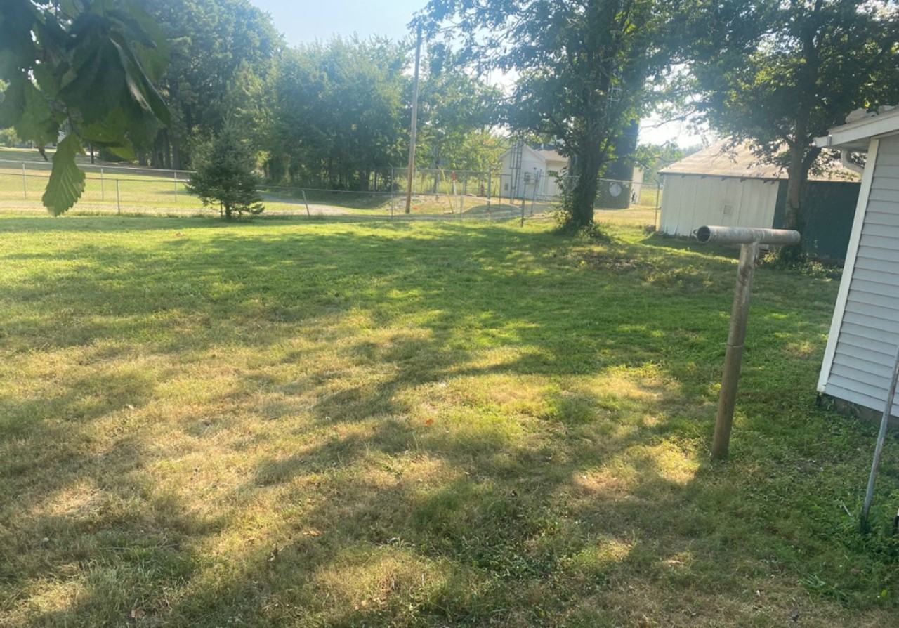 218 W 5th St - Photo 3 of 4