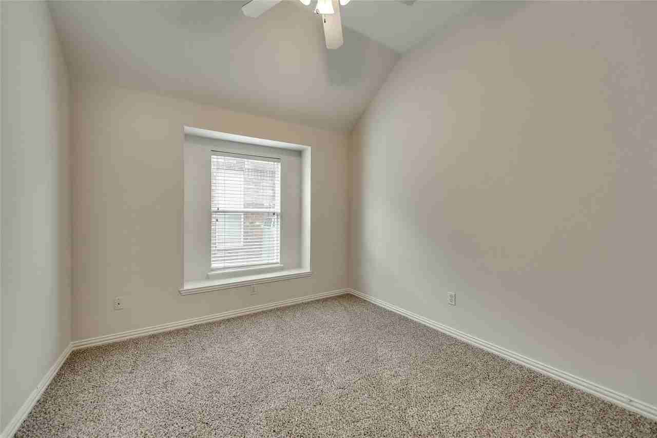 5501 Fairfax Ct - Photo 3 of 13