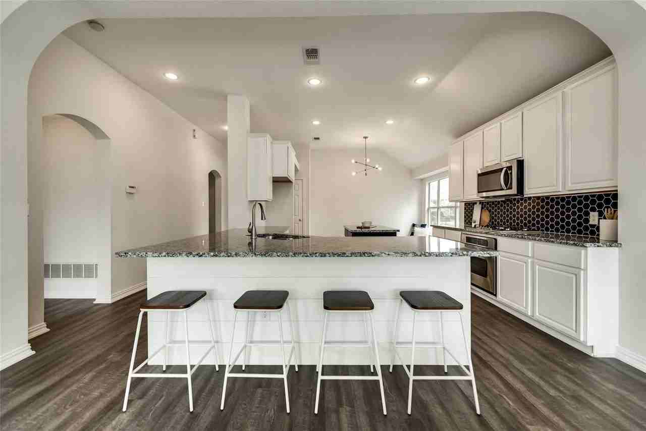 5501 Fairfax Ct - Photo 6 of 13