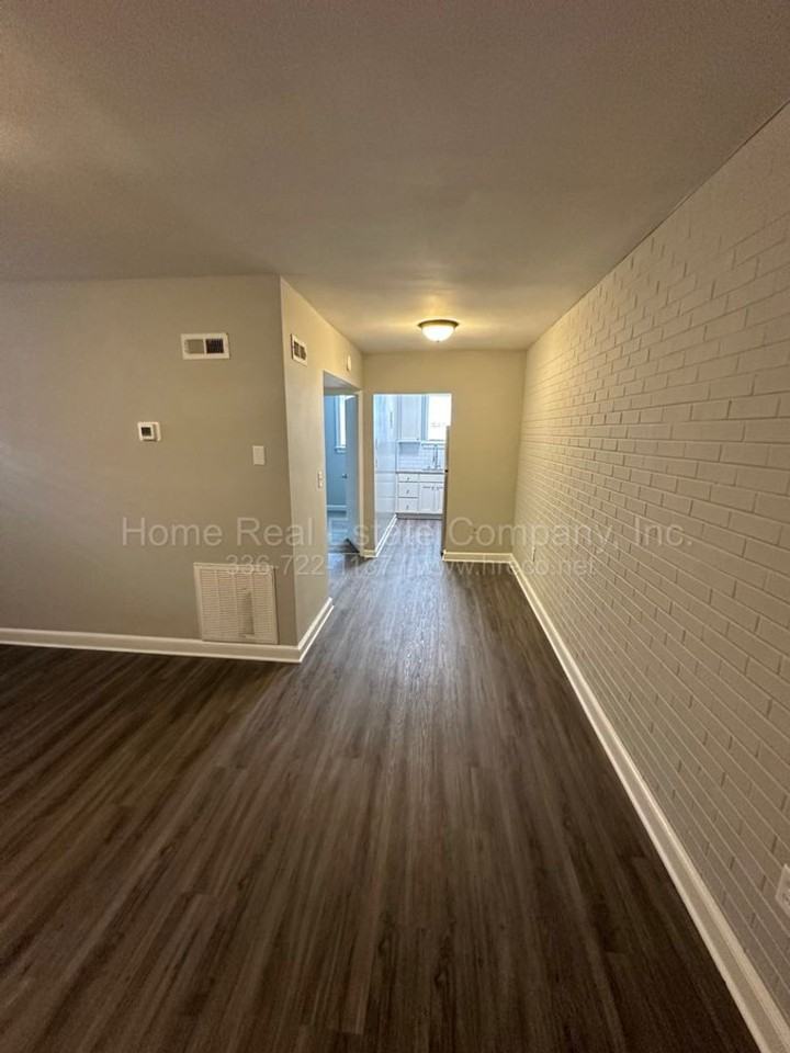 805 W End Blvd #B4 - Photo 2 of 6
