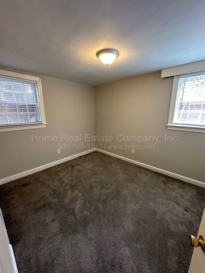 805 W End Blvd #B4 - Photo 5 of 6