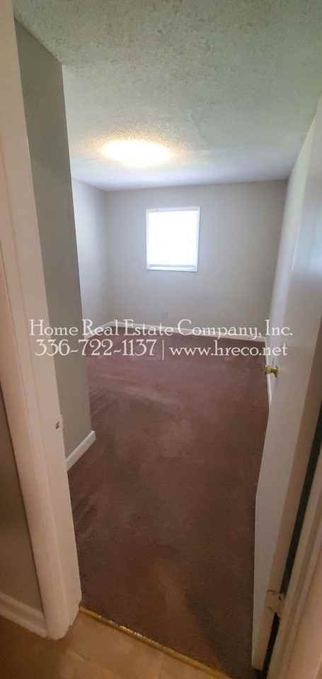 135 E Wall St #11 - Photo 4 of 6