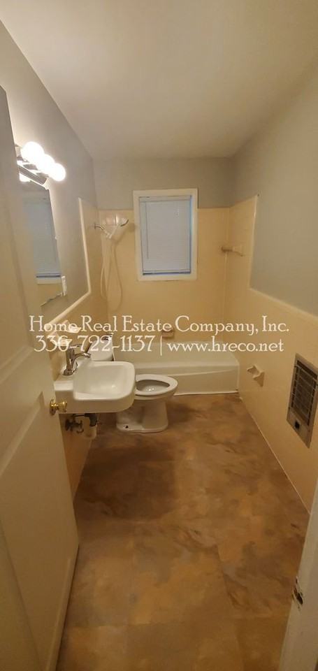 135 E Wall St #11 - Photo 5 of 6