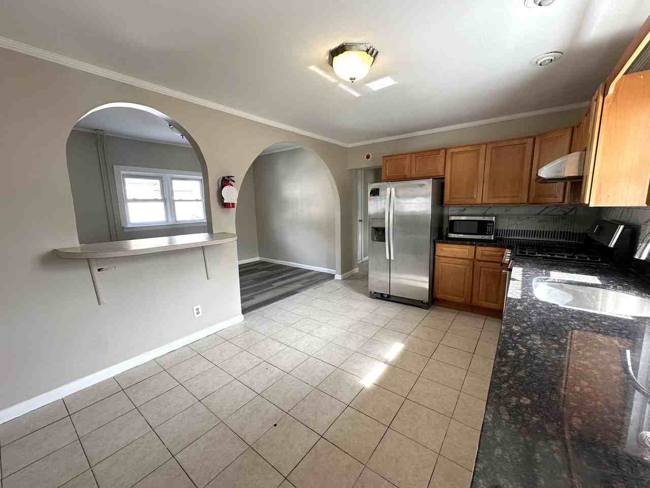 618 Carlock Ave - Photo 3 of 9