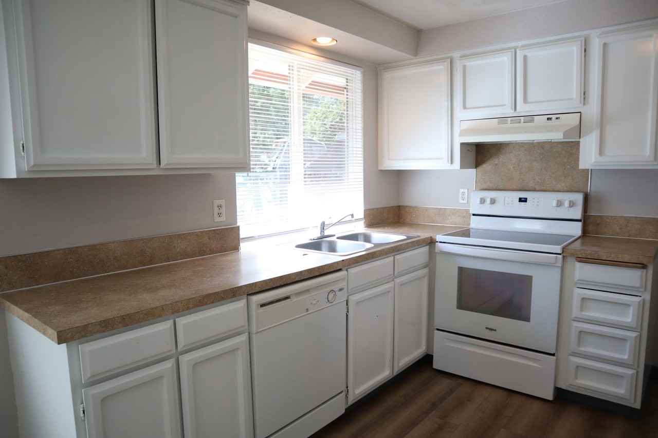 4518 Ne 142nd Ave - Photo 7 of 22