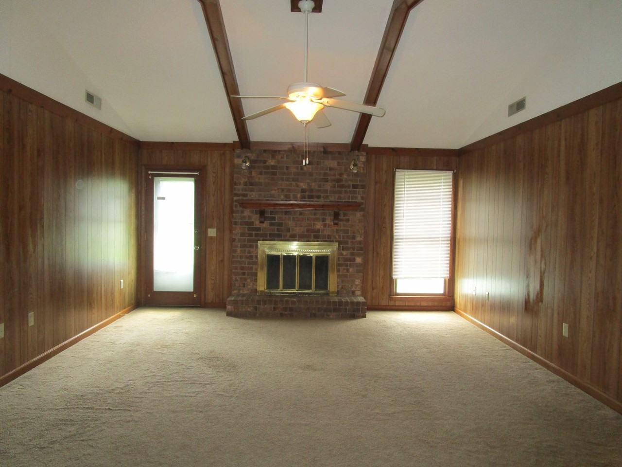 40 Travis Ct - Photo 3 of 10