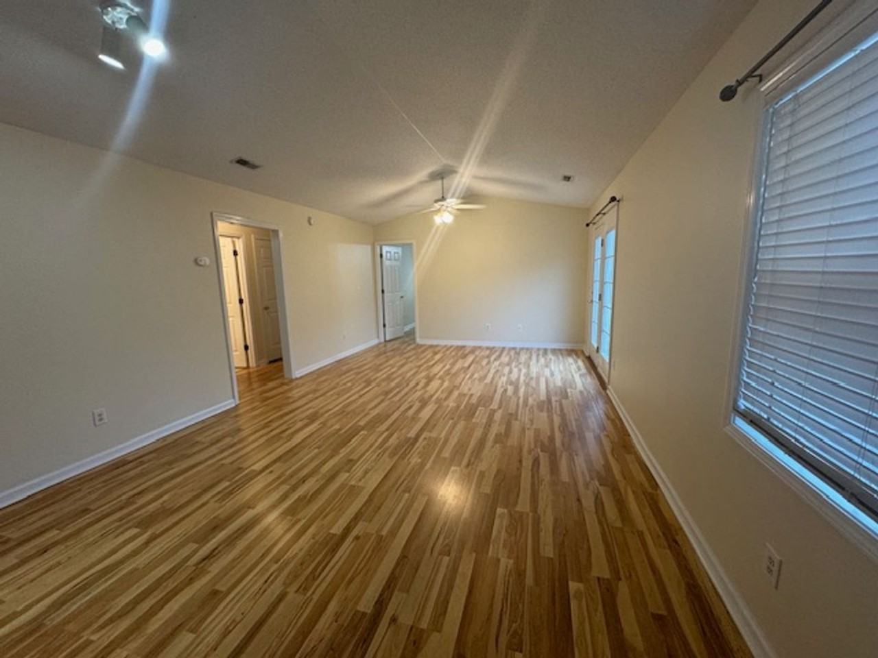 7217 Vespar Ct - Photo 3 of 23