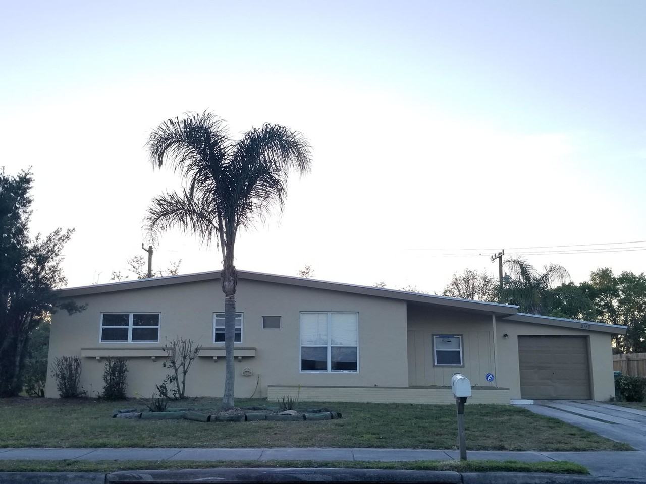 290 Sw Airoso Blvd - Photo 2 of 4