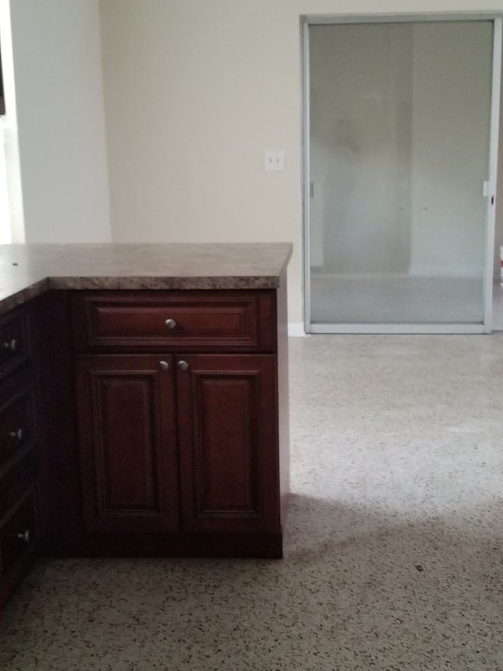 290 Sw Airoso Blvd - Photo 3 of 4