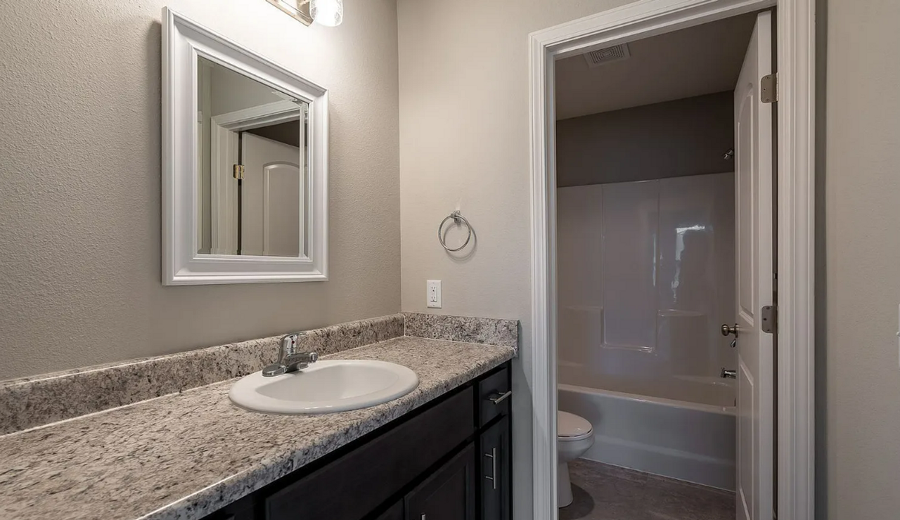 520 W Danielle St - Photo 4 of 9