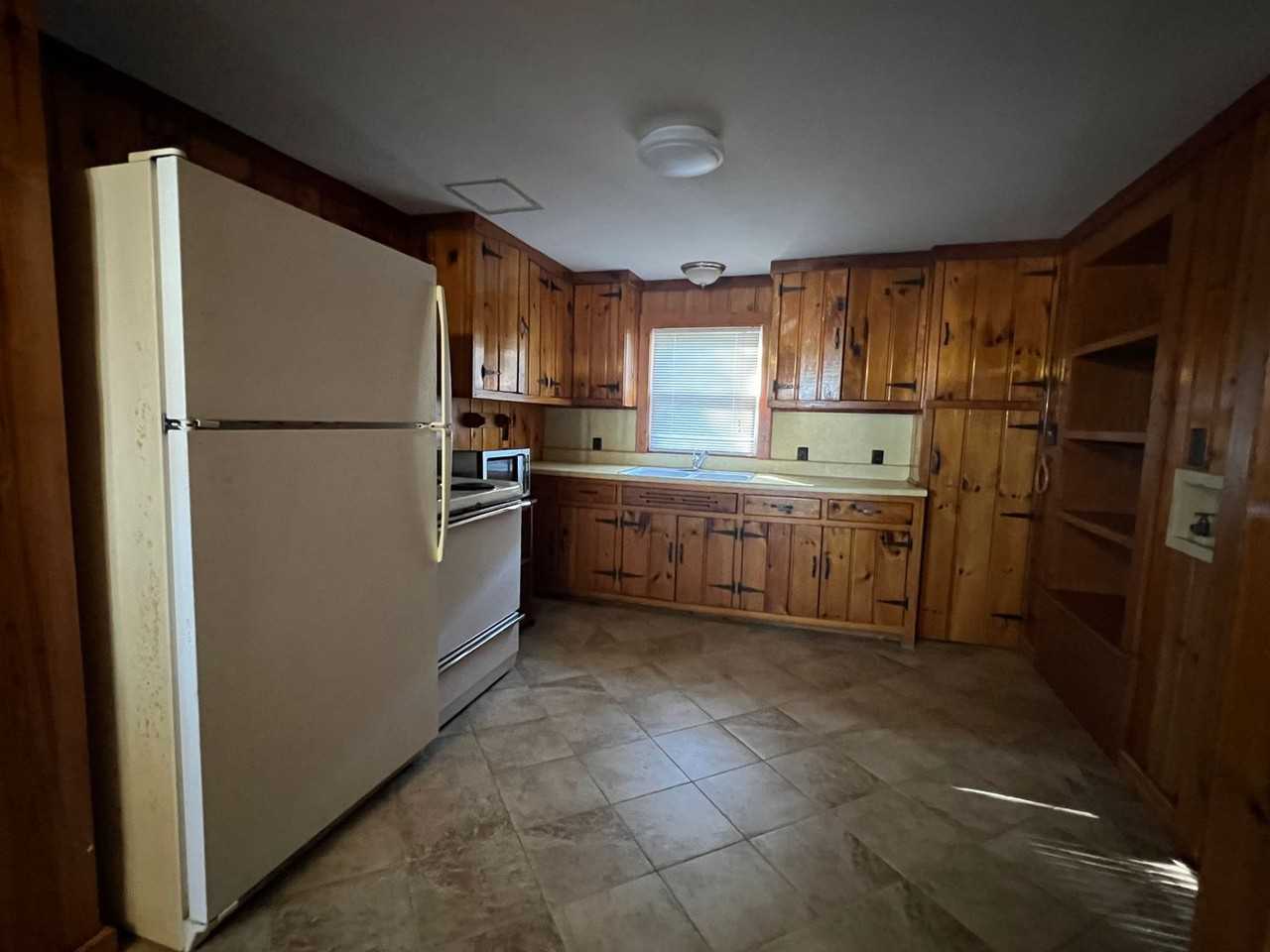 324 S Lake Dr - Photo 2 of 18