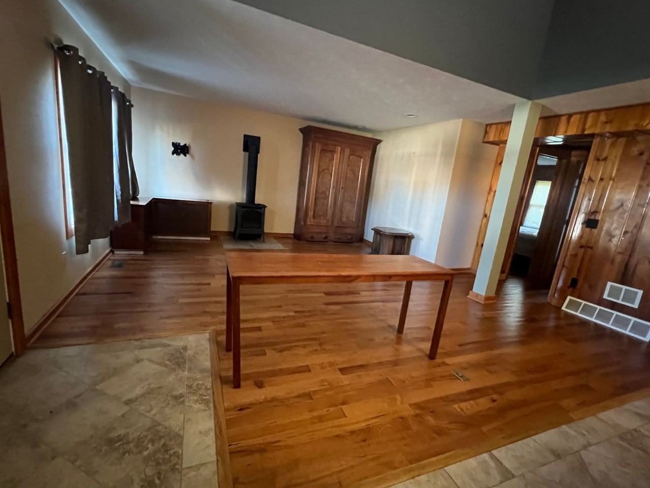 324 S Lake Dr - Photo 3 of 18