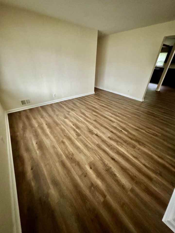 8160 Driftwood Dr - Photo 3 of 16