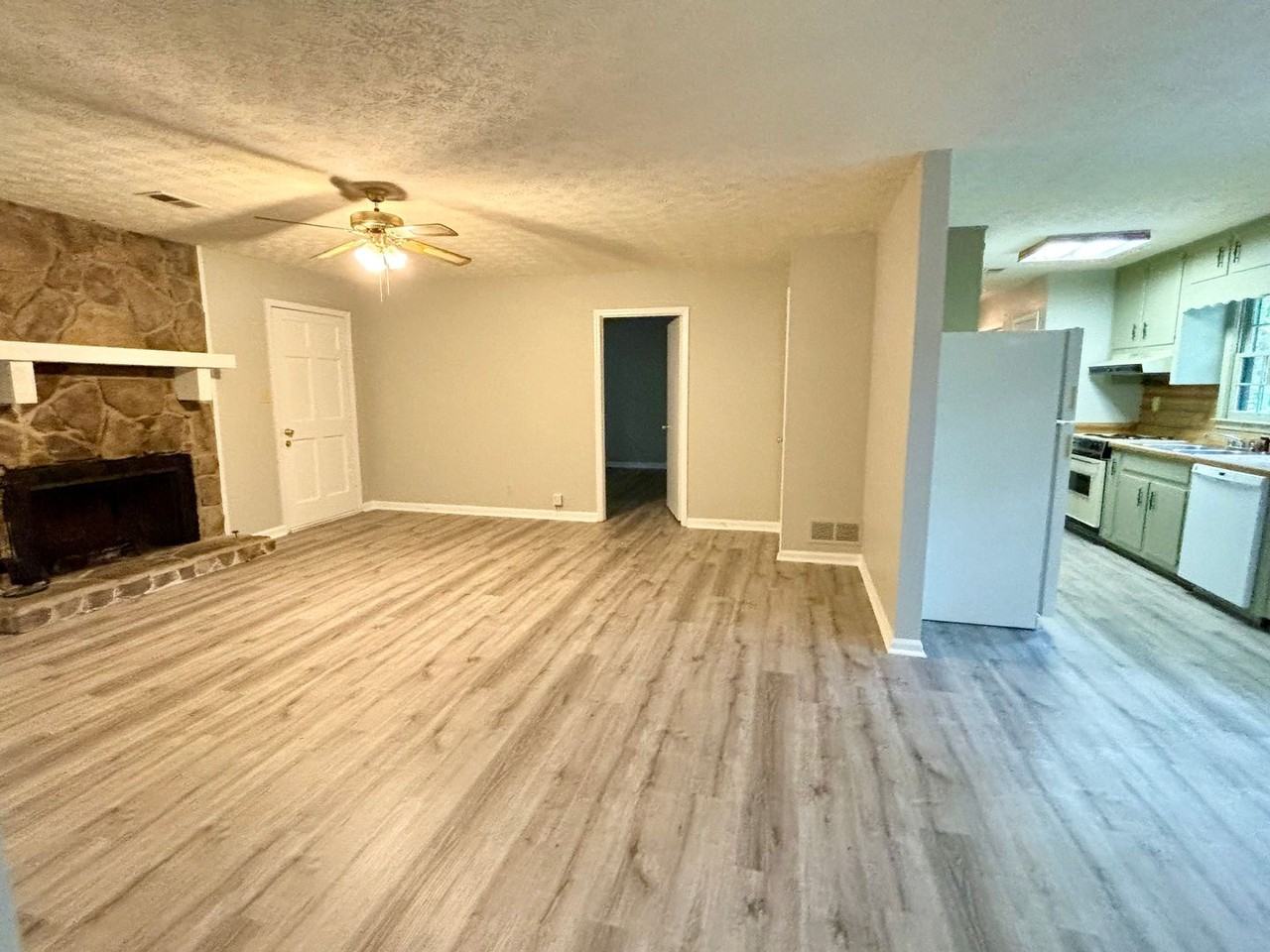 3895 Brookshire Pl - Photo 2 of 16