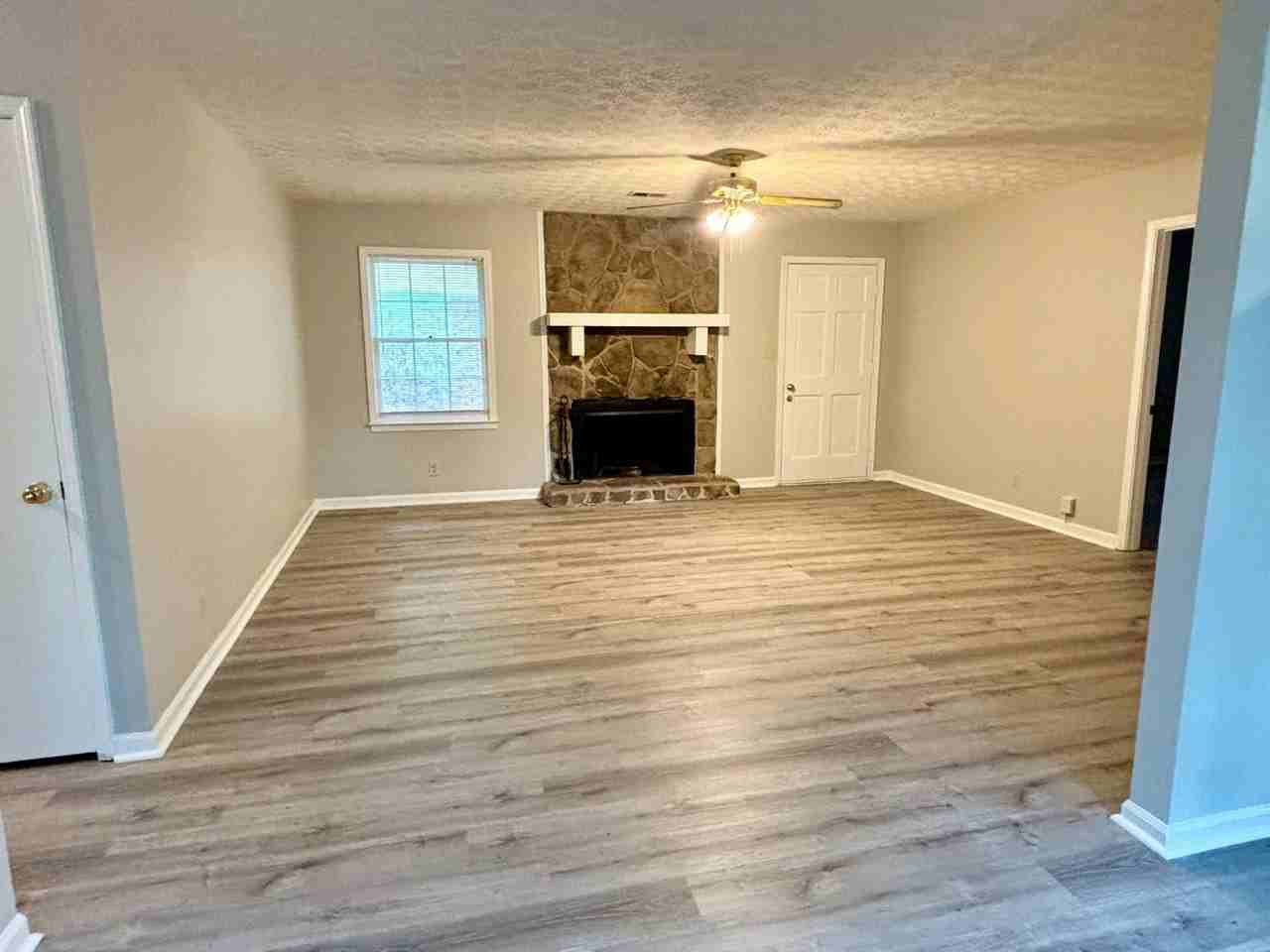 3895 Brookshire Pl - Photo 3 of 16