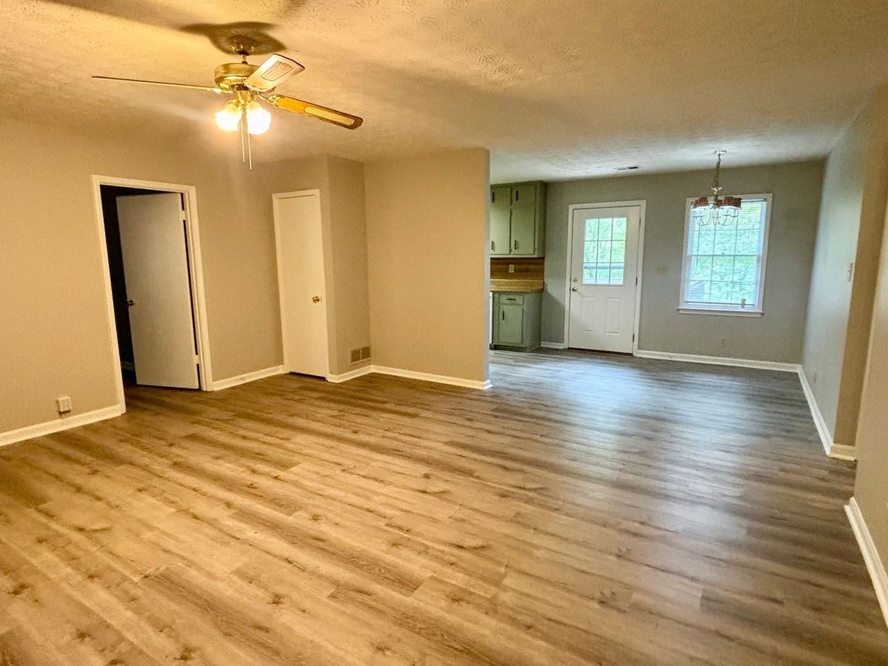3895 Brookshire Pl - Photo 4 of 17