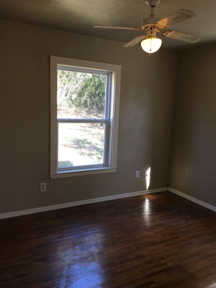 1005 S N St - Photo 3 of 10