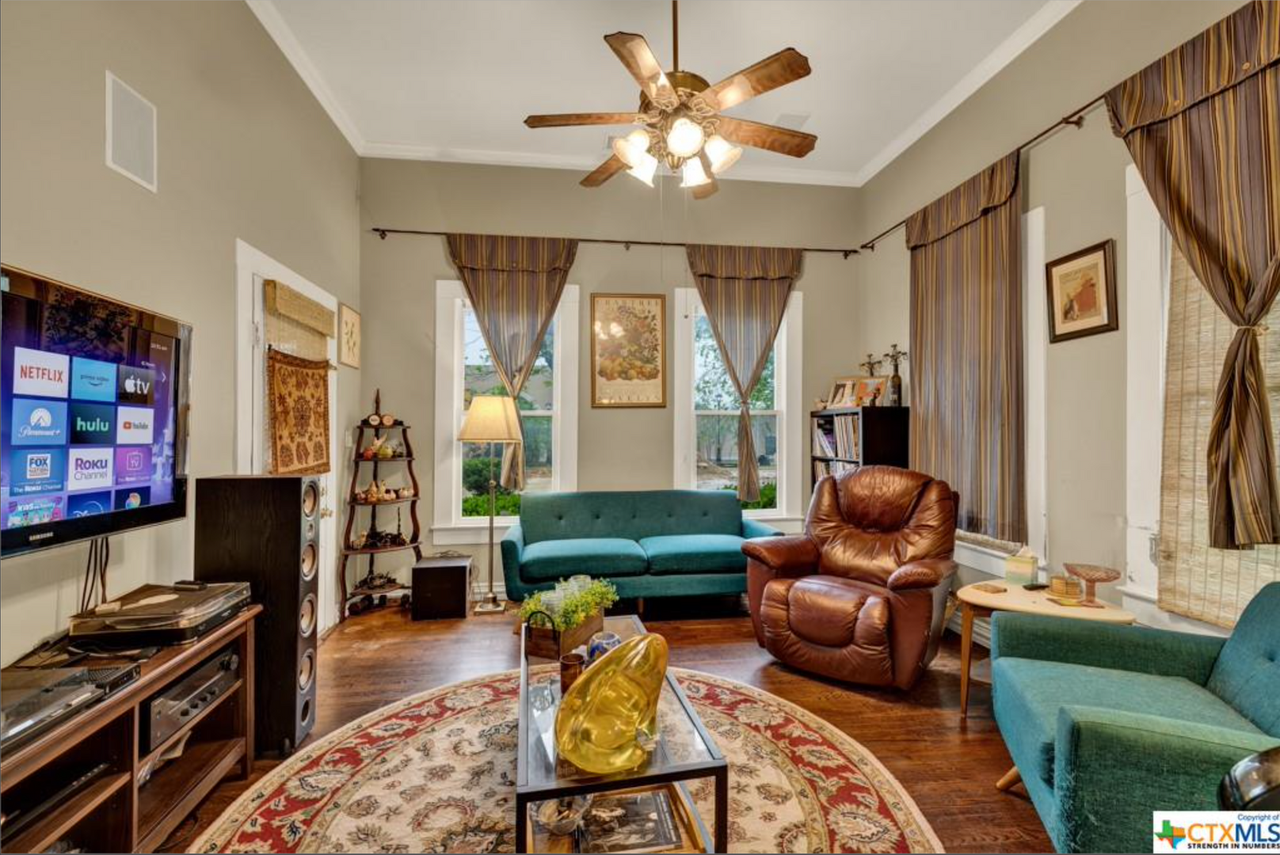 1310 Academy St - Photo 3 of 15