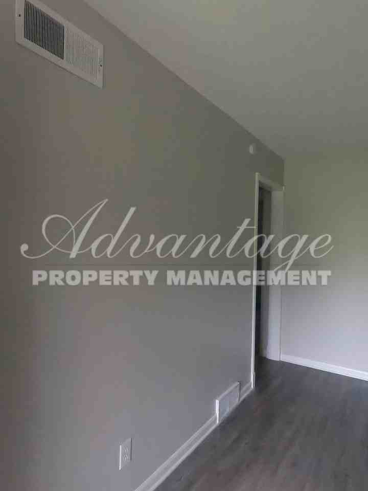 5093 Aureen Dr - Photo 2 of 9