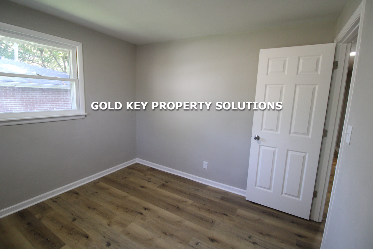 1535 W 21st St - Photo 6 of 12