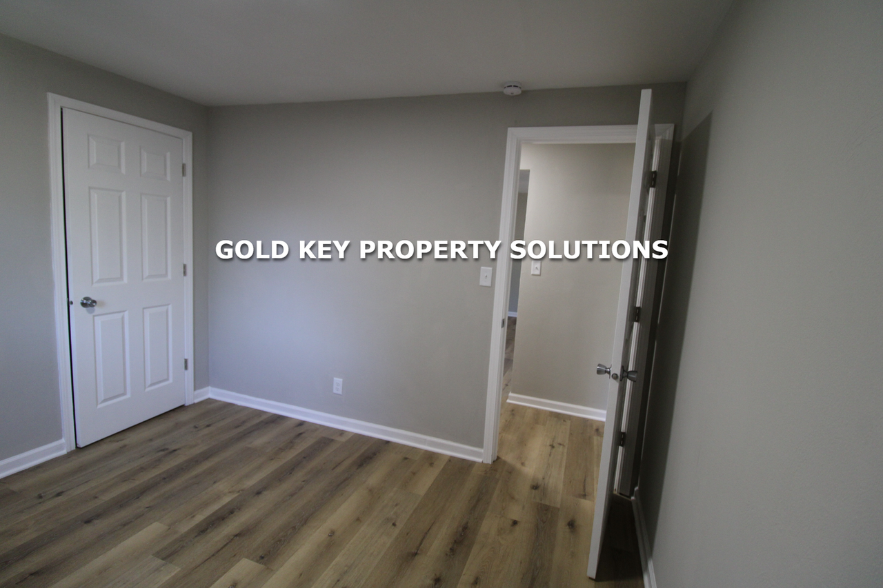 1535 W 21st St - Photo 7 of 12