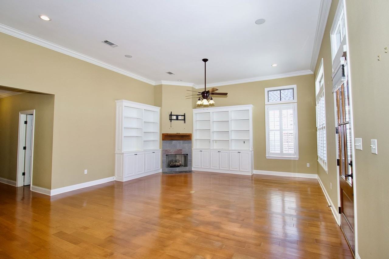 2166 Hillridge Ave - Photo 2 of 16
