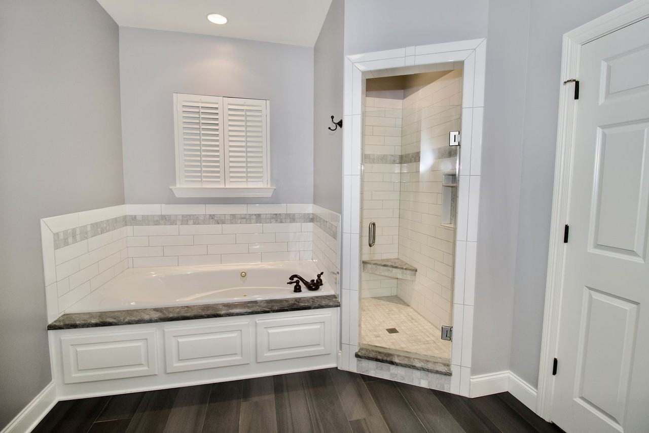 2166 Hillridge Ave - Photo 3 of 16