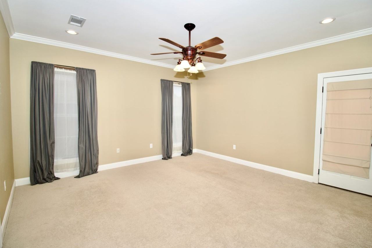 2166 Hillridge Ave - Photo 4 of 16