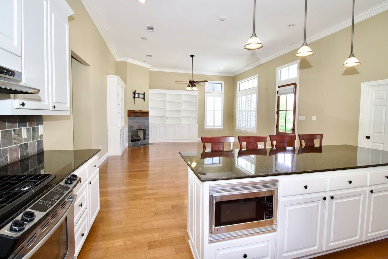 2166 Hillridge Ave - Photo 7 of 16