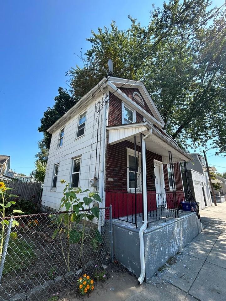 529 York St - Photo 3 of 25