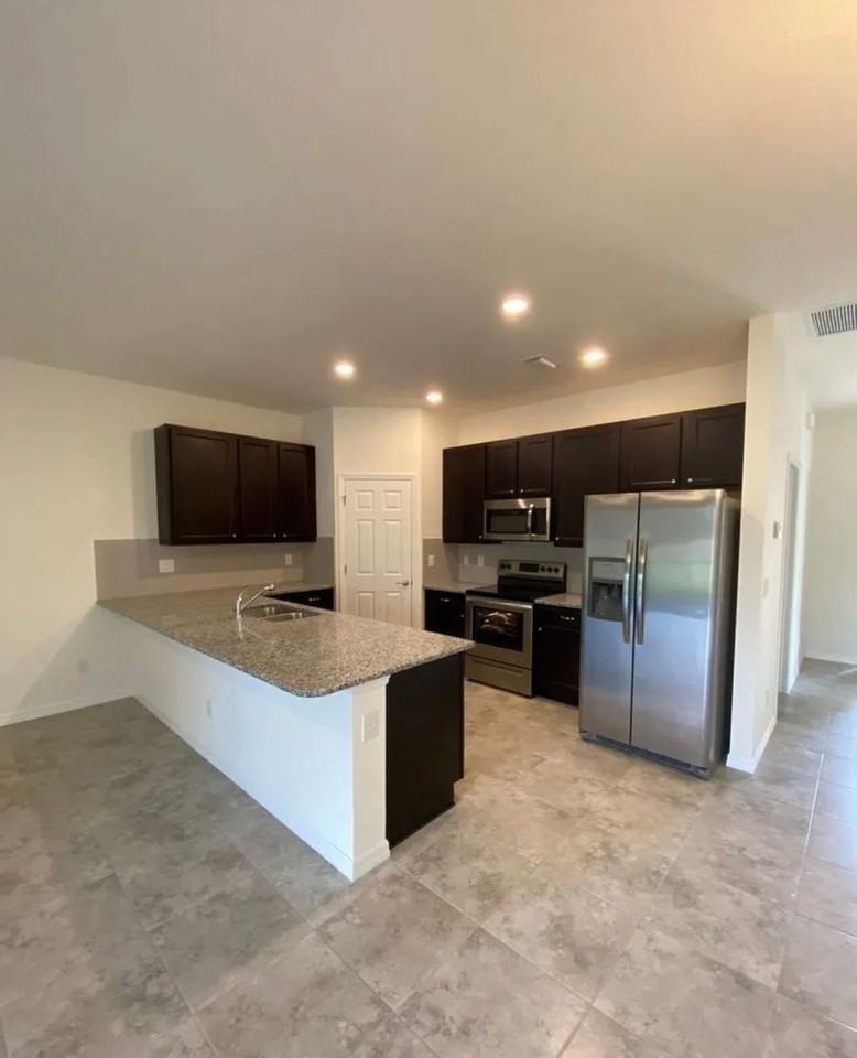 1039/1043 San Cristobal Ave - Photo 2 of 8