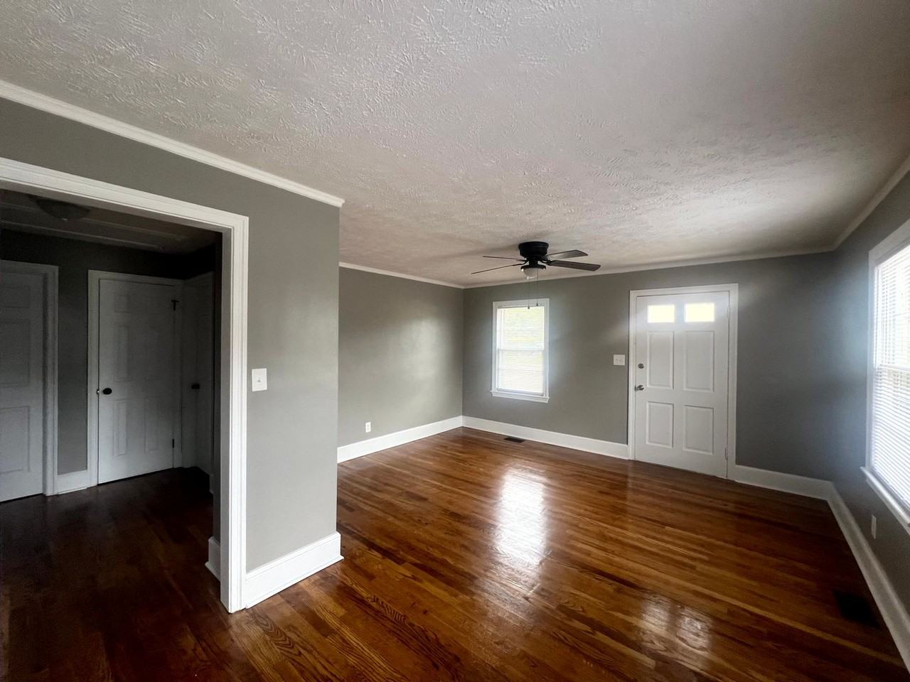 124 Eastwood Ave - Photo 2 of 15