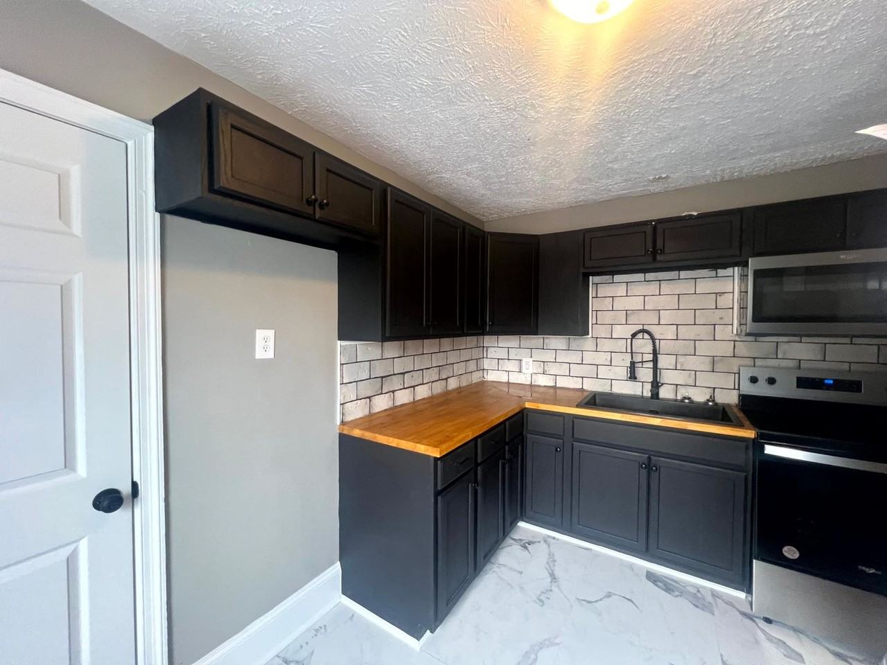 124 Eastwood Ave - Photo 4 of 15