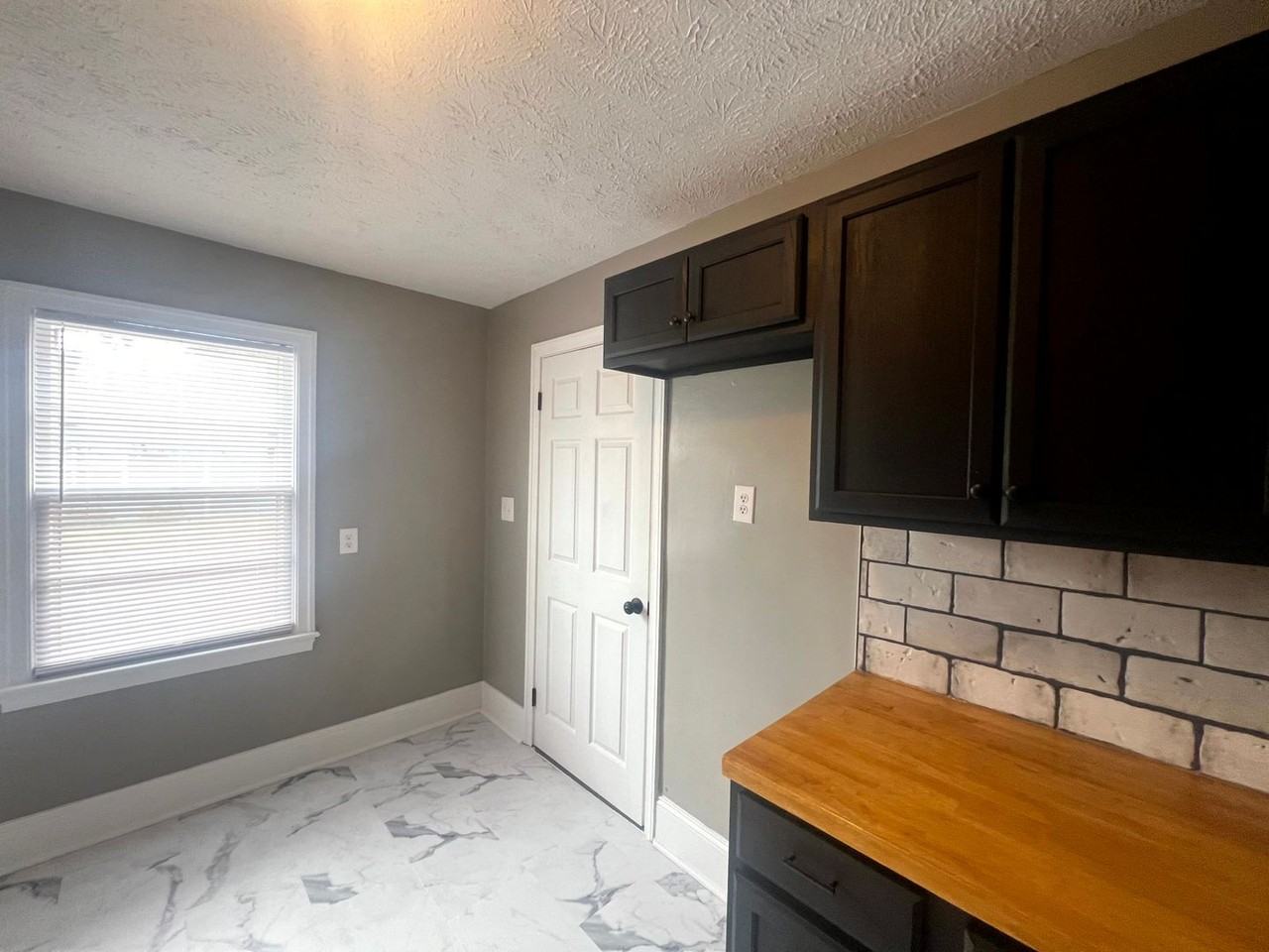 124 Eastwood Ave - Photo 5 of 15