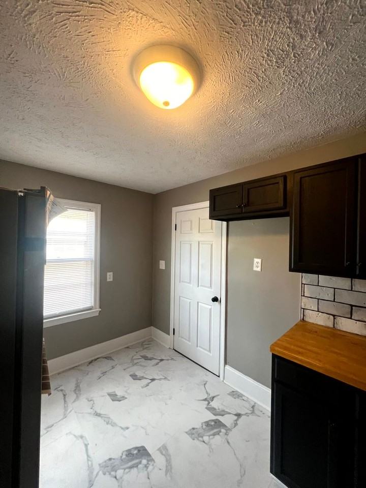 124 Eastwood Ave - Photo 7 of 15