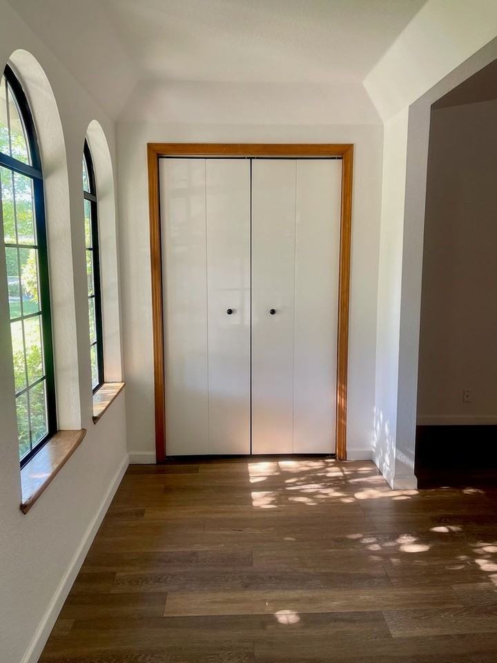 711 Teakwood Dr - Photo 3 of 31