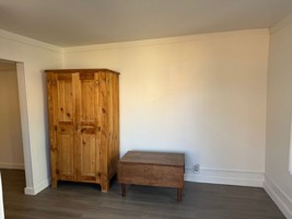 featured image of 899 W Franklin St