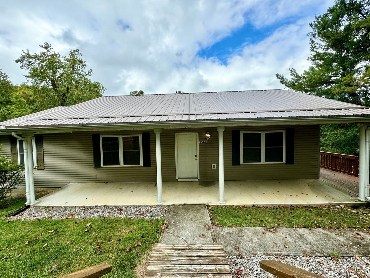 1560 Harding Rd - Photo 3 of 37