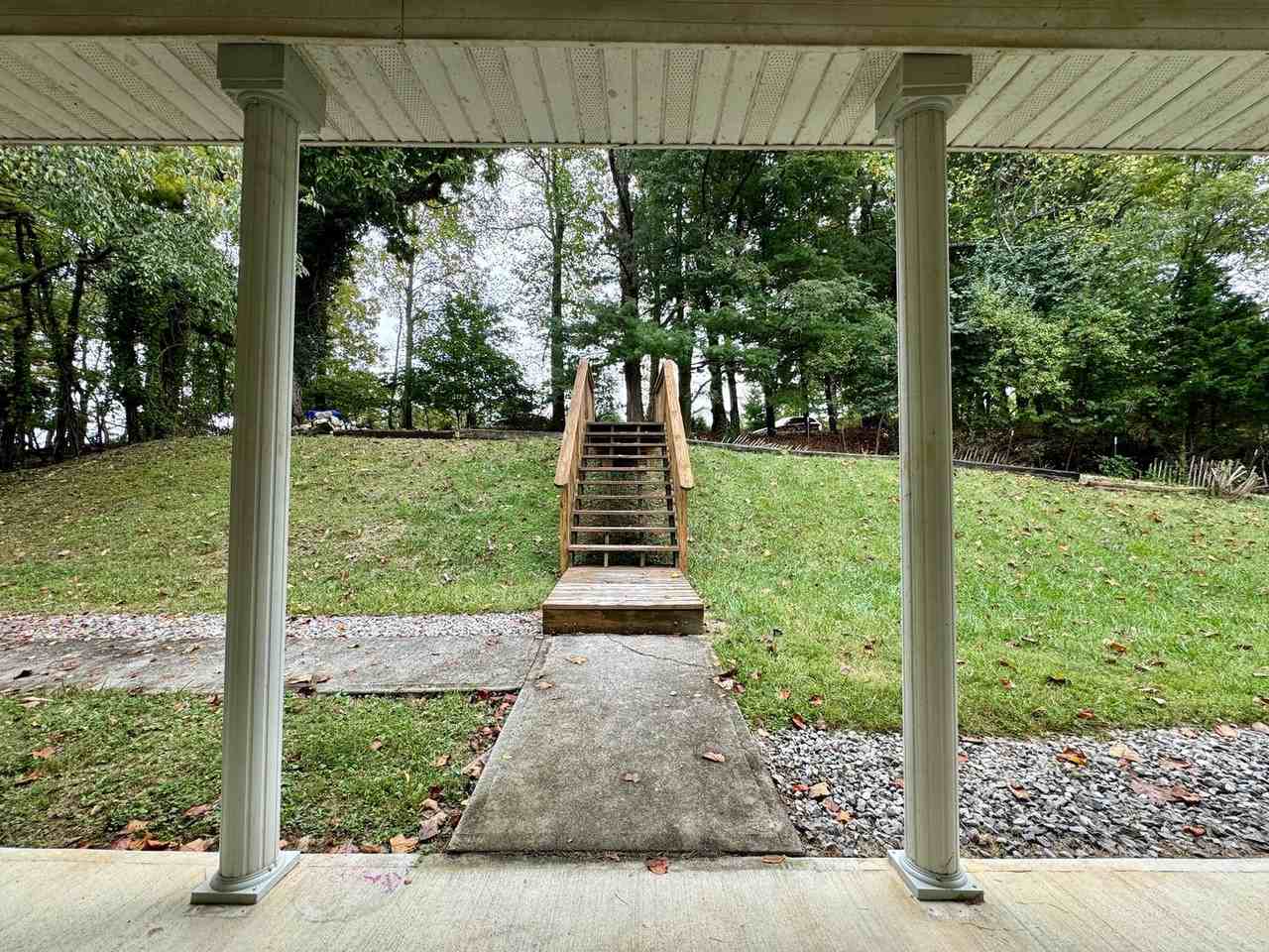 1560 Harding Rd - Photo 4 of 37