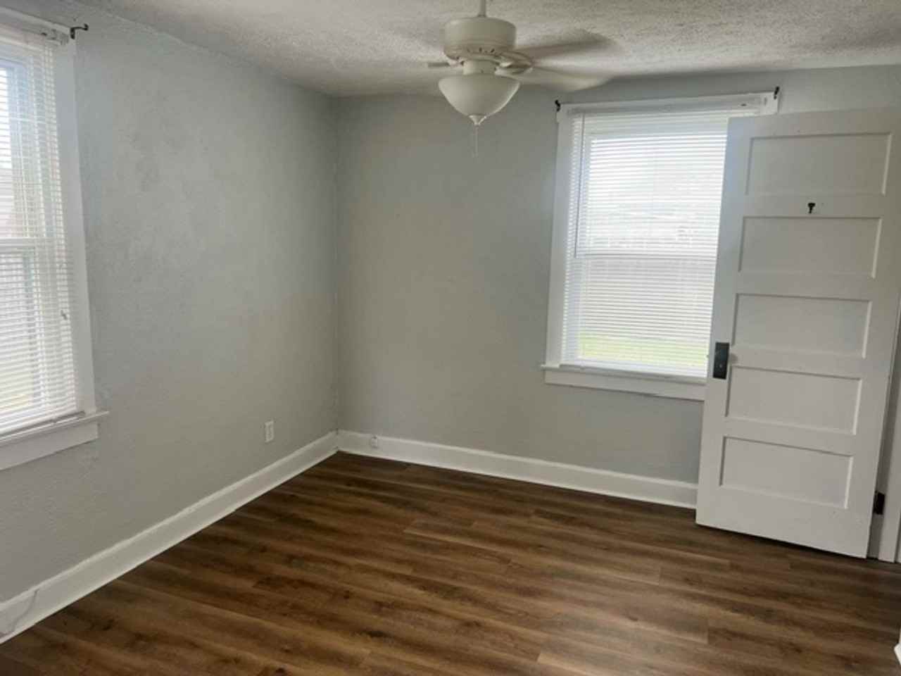 2606 E Cloverdale Dr - Photo 3 of 10