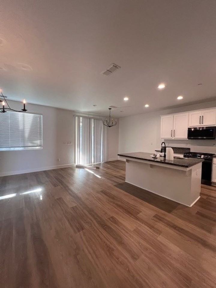 3116 S Kennedy St - Photo 3 of 16