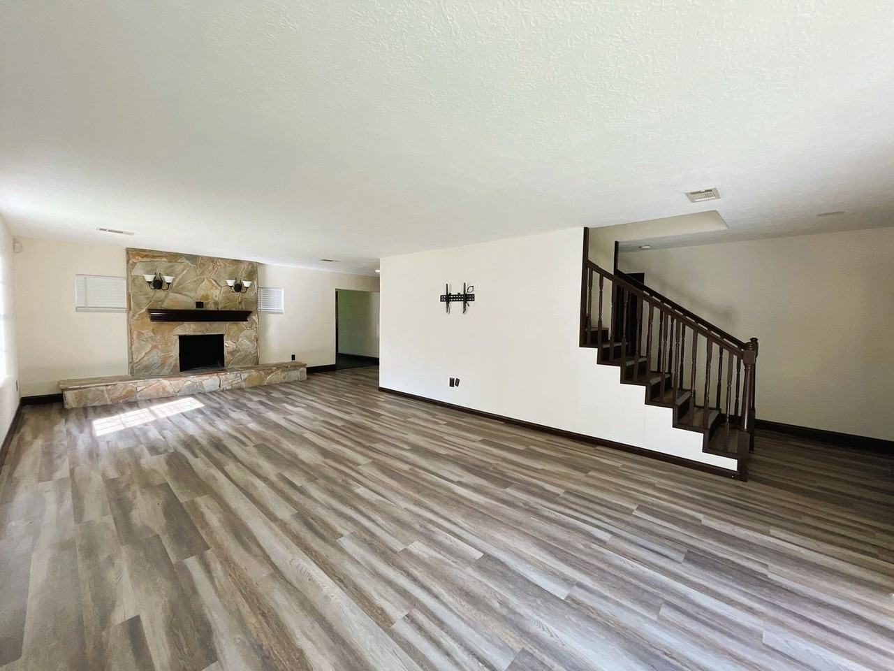 3112 Timber Ln - Photo 5 of 33